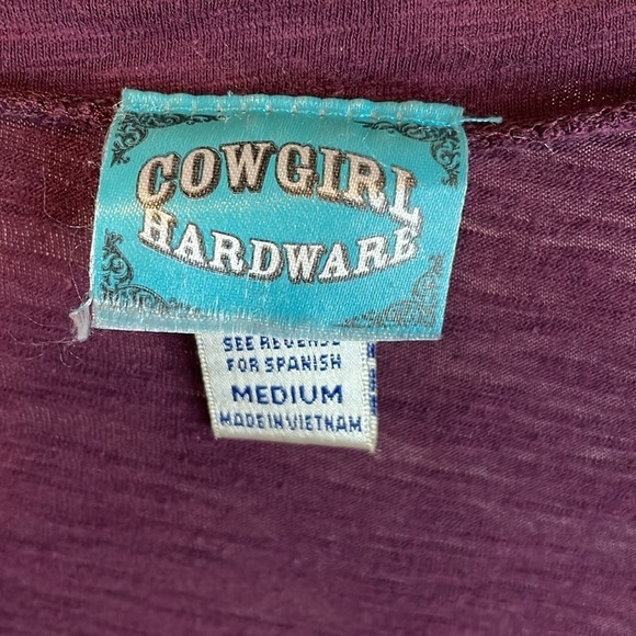 Cowgirl Hardware Purple‎ Vee Neck Sequins Winged Cross Fitted Medium Tee Shirt - Picture 2 of 6
